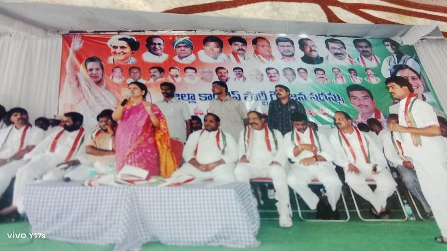 Appointment as Chairman of the Mahabubnagar DCC ST Department, with Minister D. K. Aruna