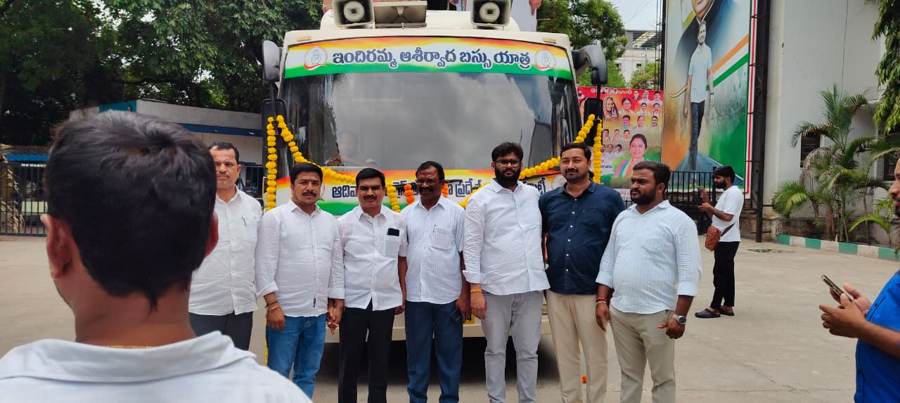 Indira Gandhi Ashirwada Bus Yatra launch, Gandhi Bhavan, Hyderabad